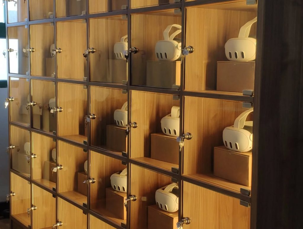 Instagram post from valdo_romero. This post is in position 7.