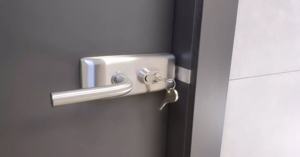 Instagram post from valdo_romero. This post is in position 3.