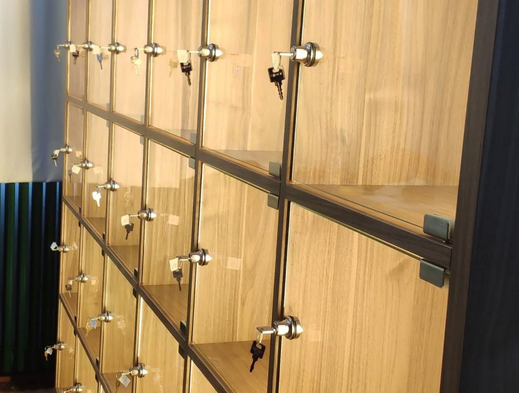 Instagram post from valdo_romero. This post is in position 3.