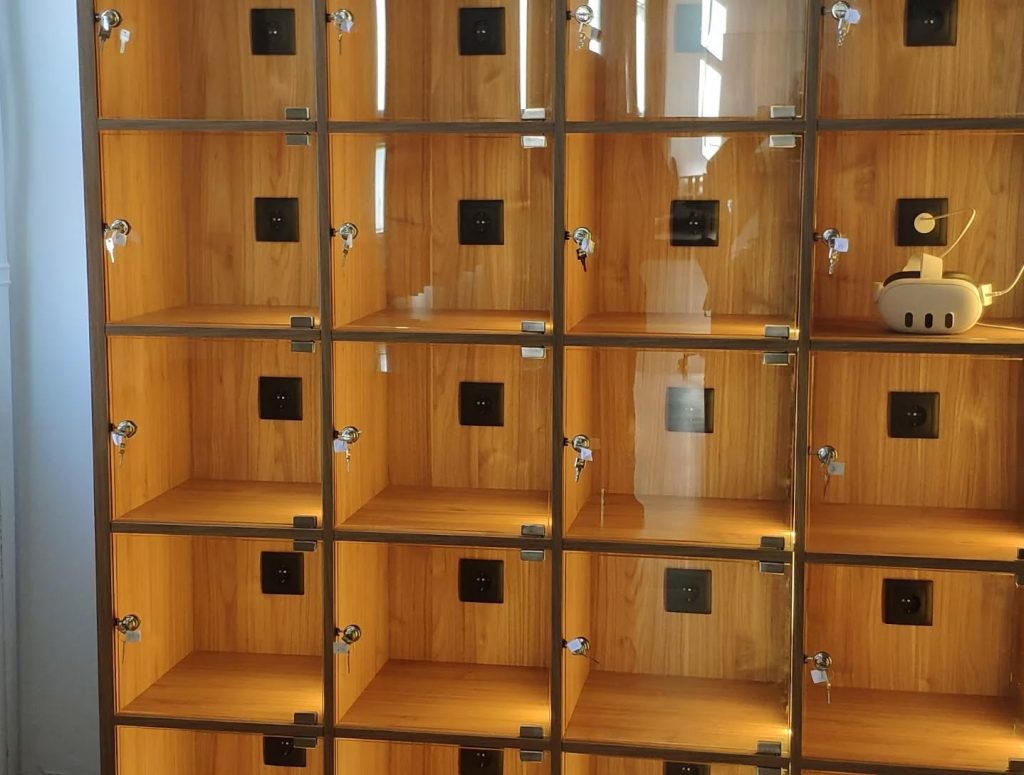 Instagram post from valdo_romero. This post is in position 4.