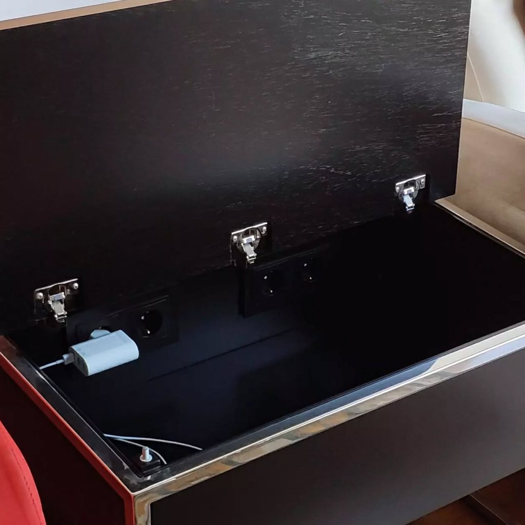 Instagram post from valdo_romero. This post is in position 1.