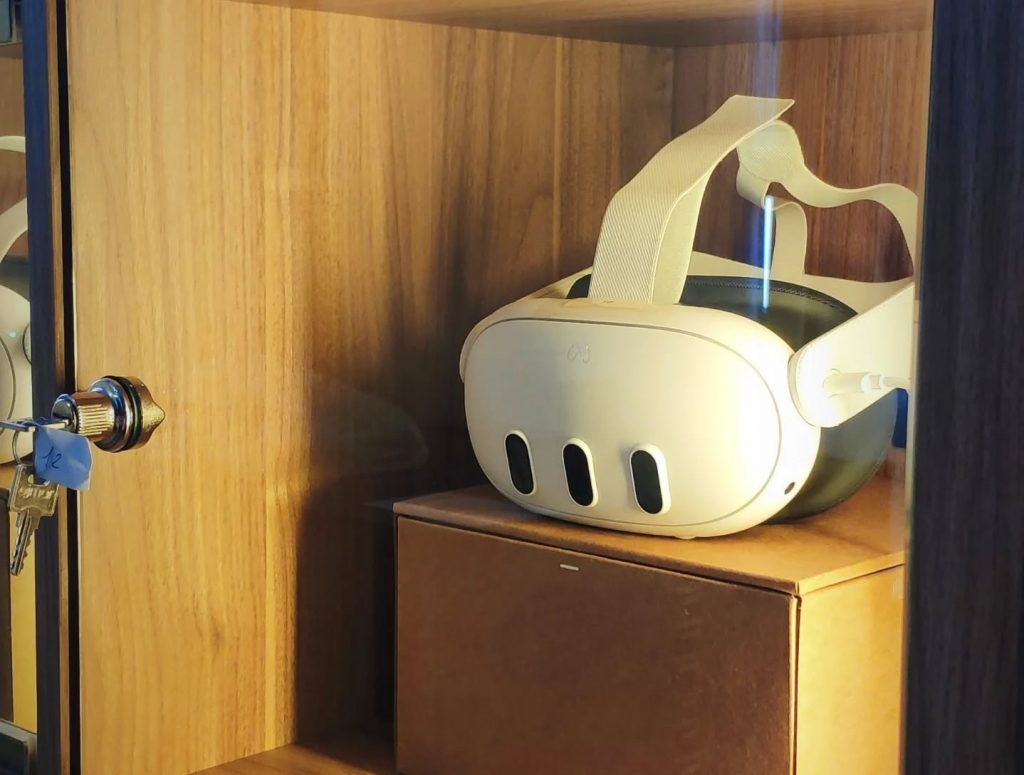 Instagram post from valdo_romero. This post is in position 1.