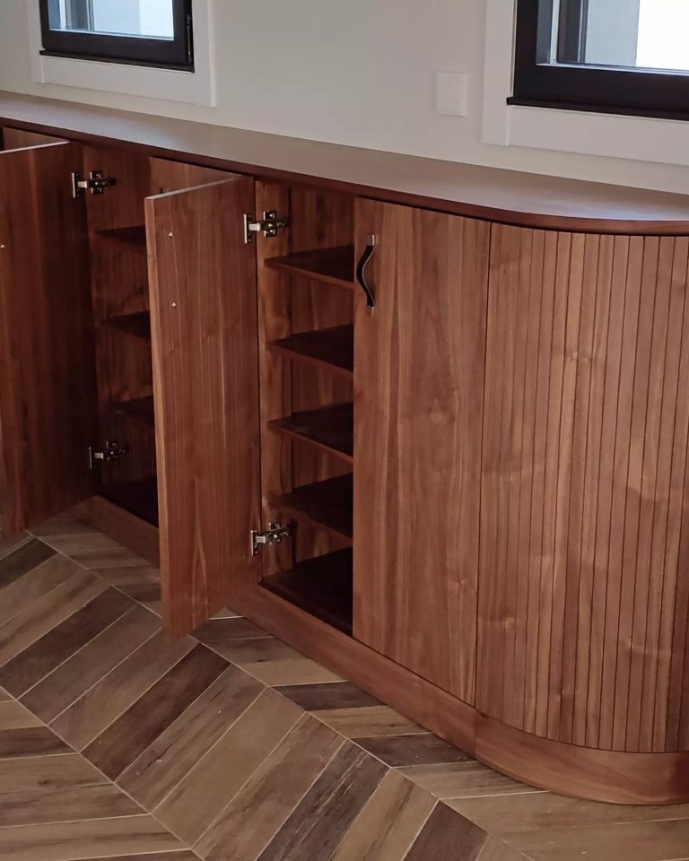 Instagram post from valdo_romero. This post is in position 11.