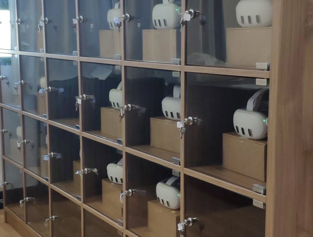 Instagram post from valdo_romero. This post is in position 2.