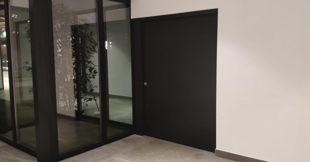 Instagram post from valdo_romero. This post is in position 1.