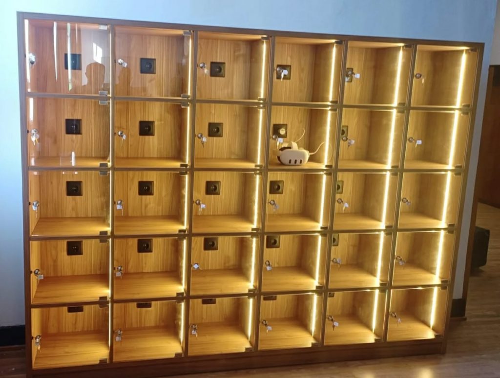 Instagram post from valdo_romero. This post is in position 0.